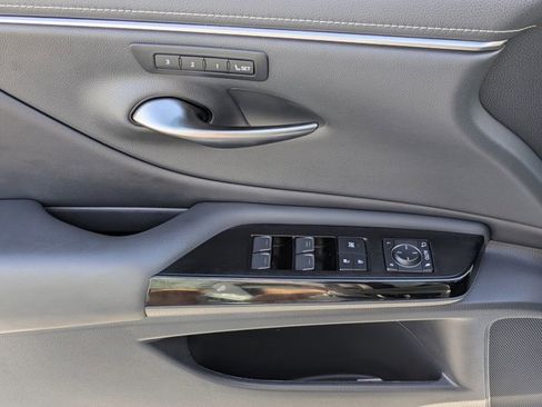 Used 2024 Lexus ES 300h w/ Premium Package image 18