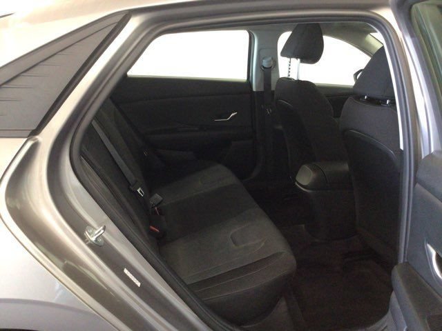 Used 2023 Hyundai Elantra SE FWD image 12