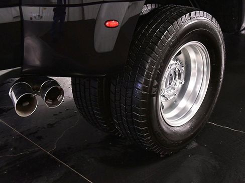 Used 2025 Ford F350 Platinum image 13