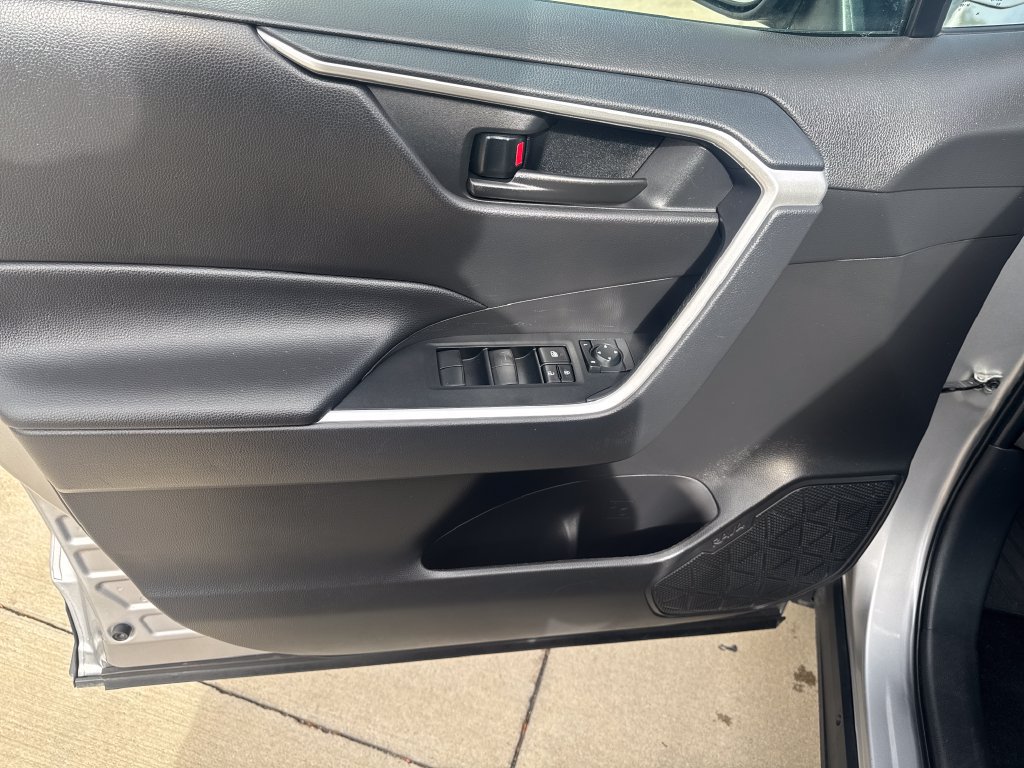 Certified 2025 Toyota RAV4 LE AWD/4WD image 11