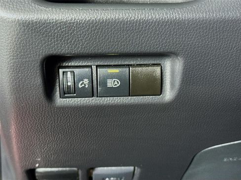 Used 2021 Toyota RAV4 XLE FWD image 10