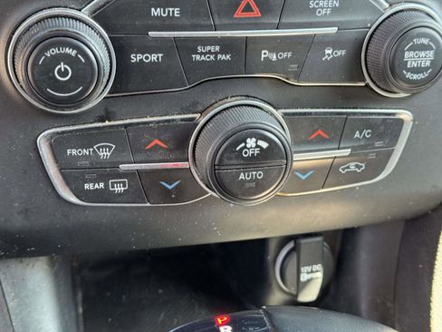 Used 2019 Dodge Charger SXT w/ Blacktop Package image 26