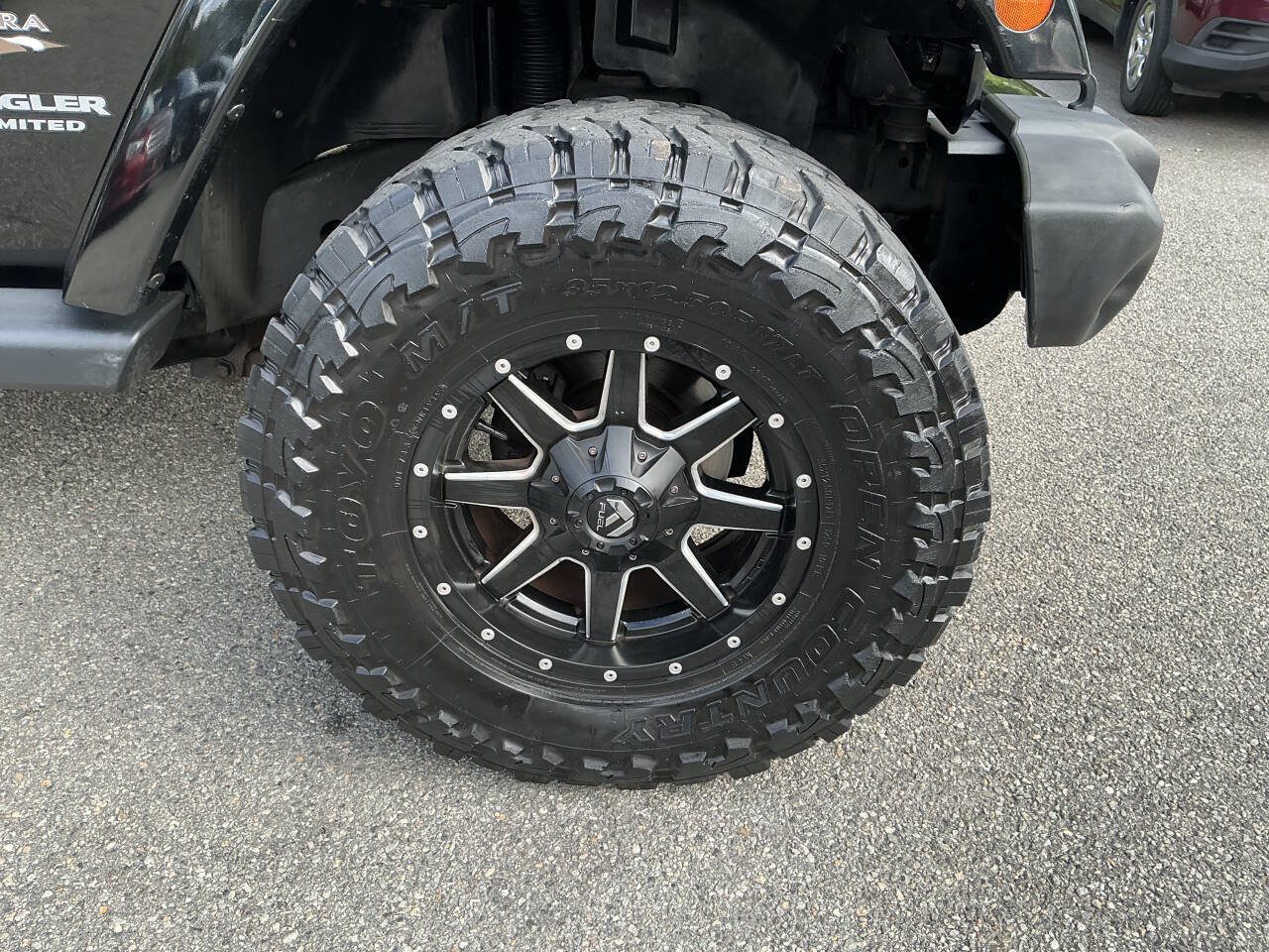 Used 2016 Jeep Wrangler Unlimited Sahara w/ Connectivity Group AWD/4WD image 14