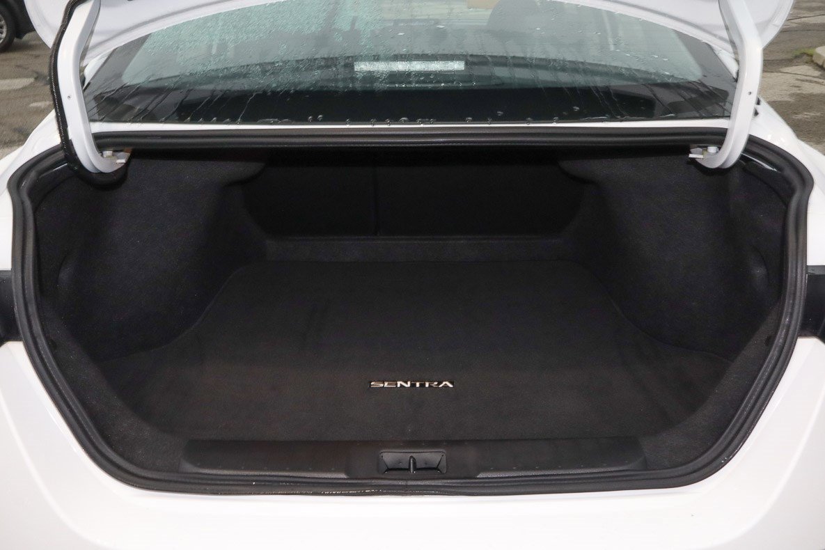 Used 2025 Nissan Sentra SV FWD image 9