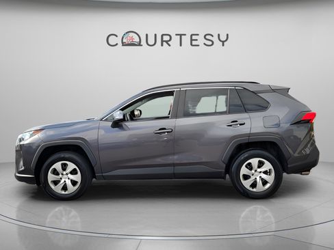 Used 2021 Toyota RAV4 LE image 2