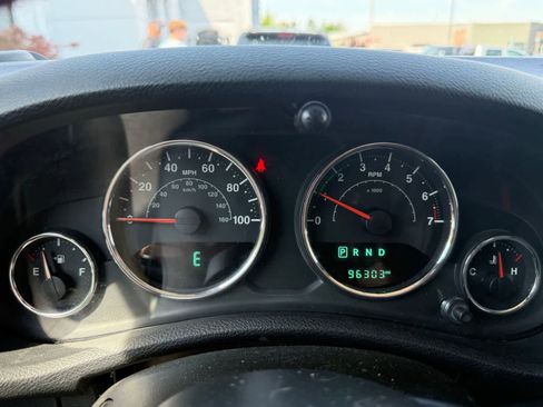 Used 2018 Jeep Wrangler Unlimited Sahara AWD/4WD image 13