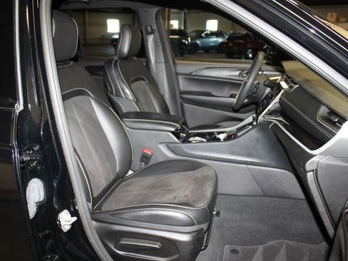 Used 2023 Jeep Grand Cherokee Altitude image 27