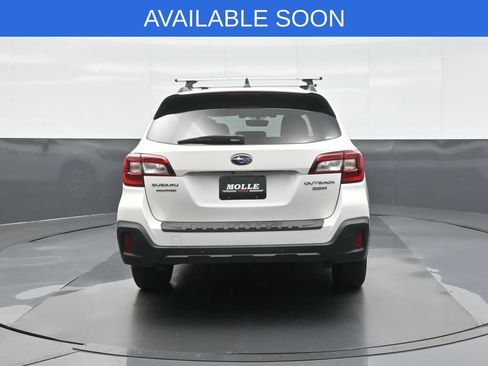 Used 2018 Subaru Outback 3.6R Touring AWD/4WD image 6
