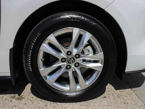 Used 2024 Toyota Sienna Limited FWD image 46