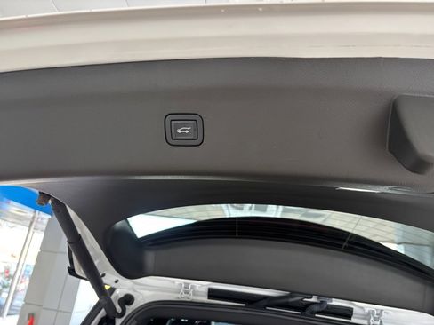 Used 2022 Buick Enclave Essence image 30