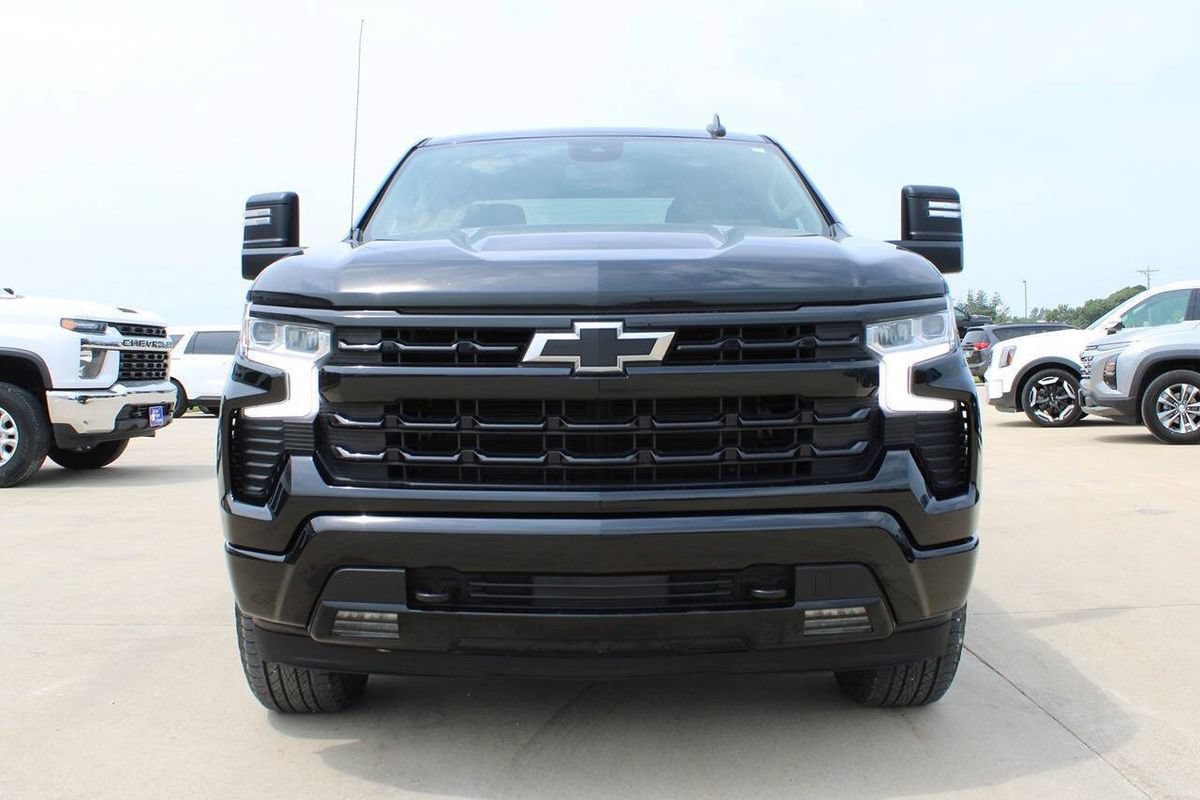 Used 2022 Chevrolet Silverado 1500 RST AWD/4WD image 2