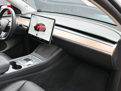Used 2024 Tesla Model Y Long Range RWD image 36