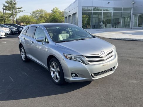 Used 2015 Toyota Venza Limited AWD/4WD image 2