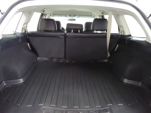 Used 2010 Subaru Outback 3.6R Premium image 32