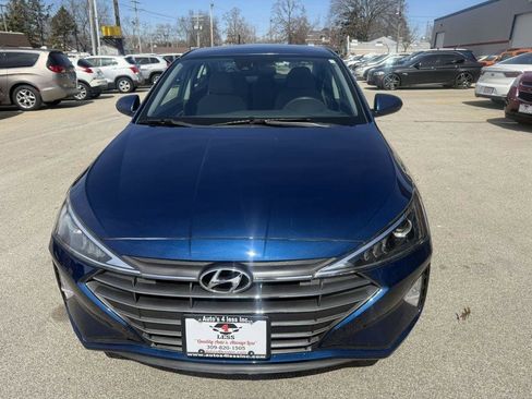 Used 2020 Hyundai Elantra SE FWD image 3
