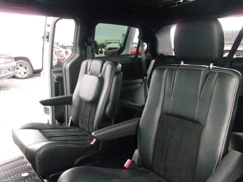 Used 2018 Dodge Grand Caravan SXT w/ Driver Convenience Group image 20