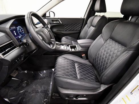 Used 2024 Mitsubishi Outlander SEL image 14