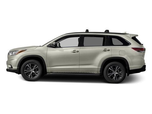 Used 2016 Toyota Highlander XLE image 3