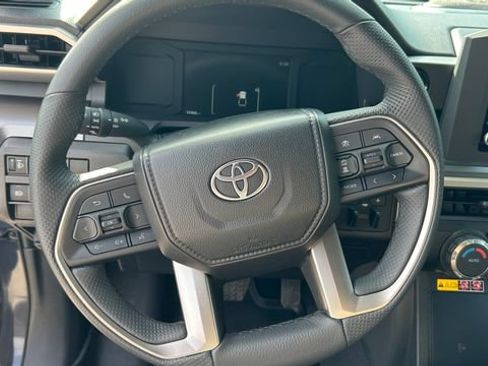 Used 2025 Toyota Tacoma SR5 w/ SR5 Upgrade Package AWD/4WD image 17