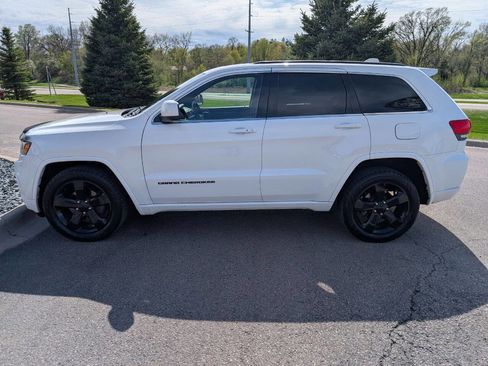 Used 2015 Jeep Grand Cherokee Altitude AWD/4WD image 6