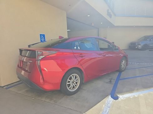 Used 2016 Toyota Prius Two image 3