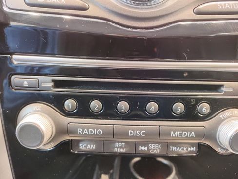 Used 2020 Nissan Pathfinder SV image 32