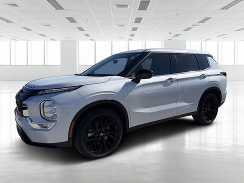 Used 2023 Mitsubishi Outlander SE Black Edition image 5
