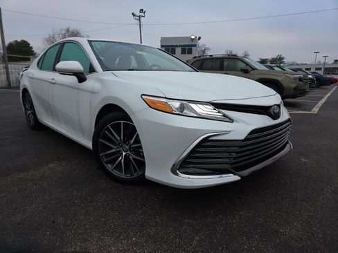 Used 2023 Toyota Camry XLE image 1