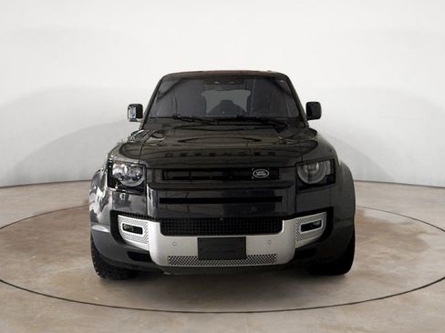 Used 2023 Land Rover Defender 110 SE image 3