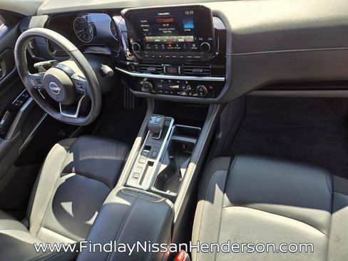Used 2025 Nissan Pathfinder SL image 18