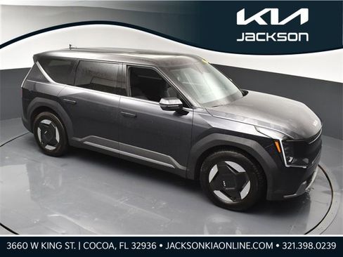Certified 2026 Kia EV9 Light image 1