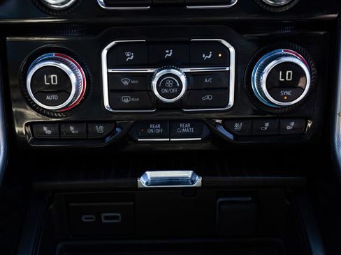 Used 2024 GMC Yukon Denali AWD/4WD image 18