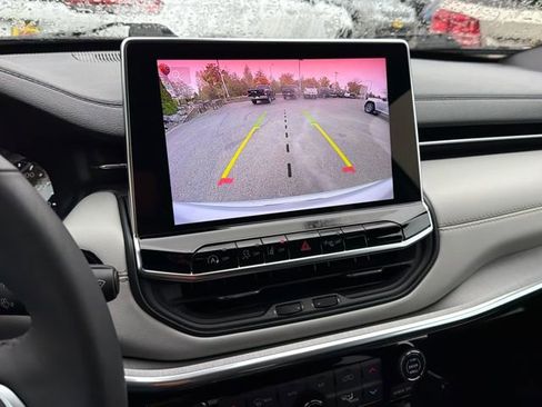 Used 2024 Jeep Compass Limited image 28