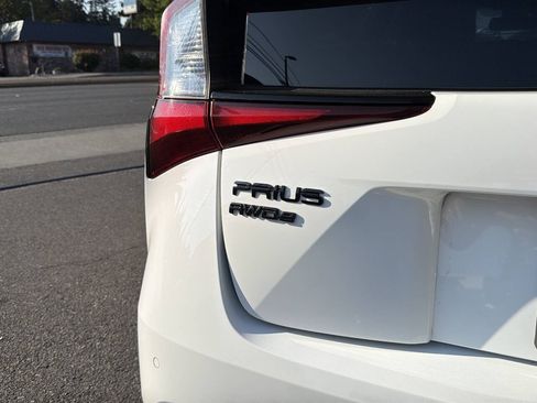 Used 2022 Toyota Prius AWD image 7