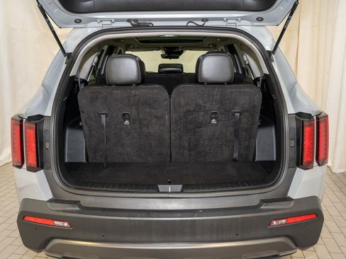 Used 2022 Kia Sorento S w/ Panoramic Sunroof Package image 5