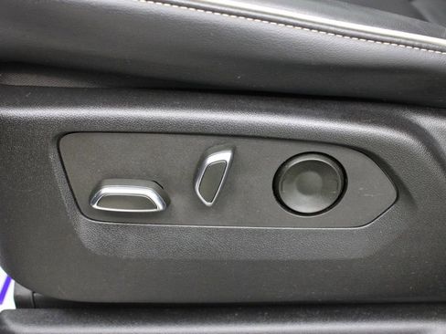 Used 2022 Cadillac Escalade Premium Luxury image 21