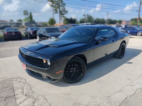 Used 2016 Dodge Challenger SXT w/ Blacktop Package RWD image 3