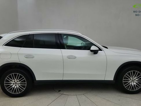Used 2025 Mercedes-Benz GLC 300 4MATIC image 6
