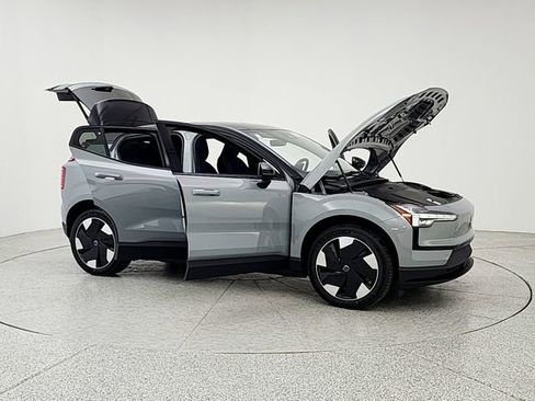 New 2026 Volvo EX30 Plus w/ Protection Package image 10