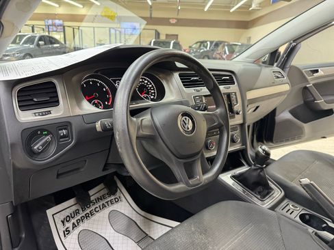Used 2015 Volkswagen Golf S image 17