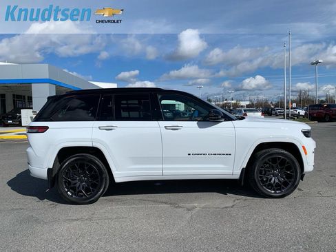 Used 2025 Jeep Grand Cherokee Summit image 8