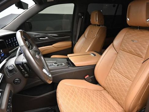 Used 2021 Cadillac Escalade Sport w/ LPO, Illumination Package AWD/4WD image 21