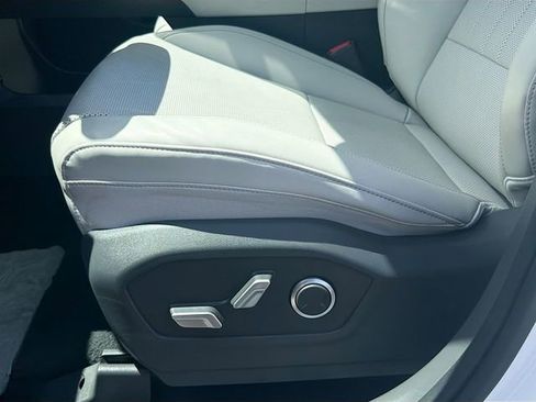 Used 2025 Hyundai Santa Fe SEL FWD image 18