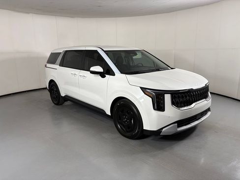 New 2026 Kia Carnival FWD image 2