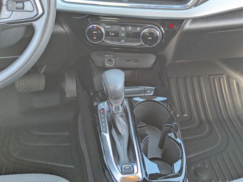 Certified 2025 Chevrolet Trax LT image 22