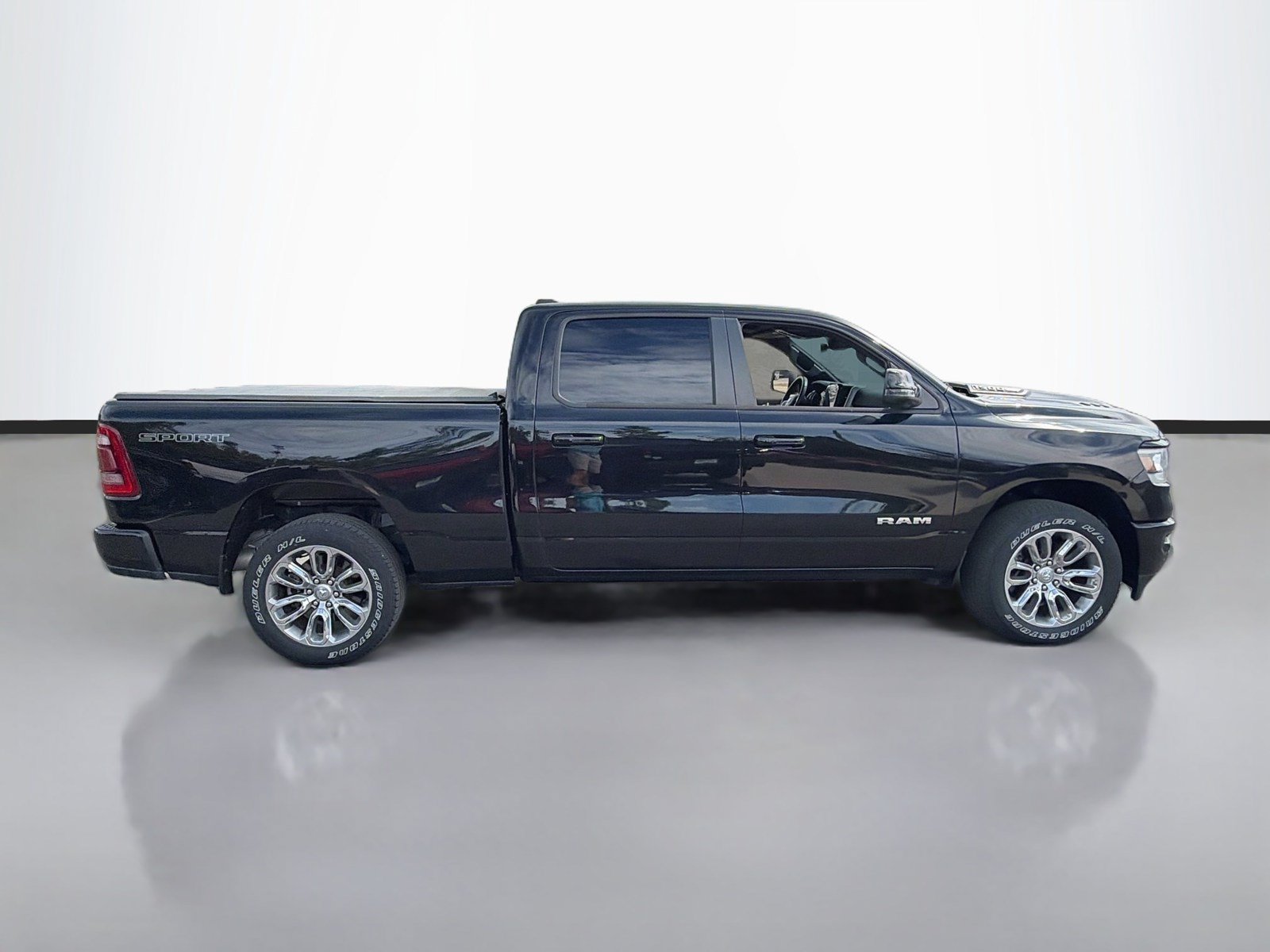Used 2023 RAM 1500 Laramie AWD/4WD image 4