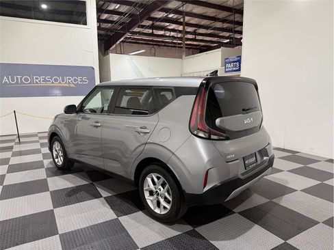 Used 2023 Kia Soul LX w/ LX Technology Package image 7