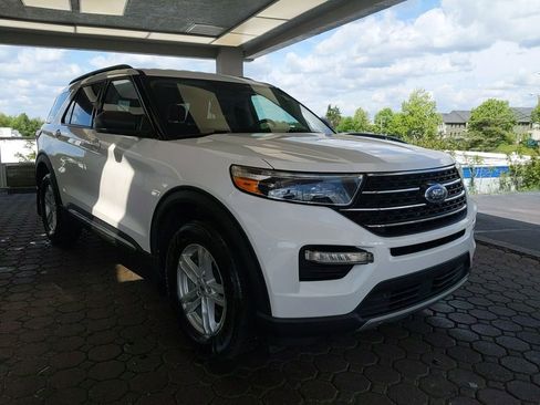 Used 2022 Ford Explorer XLT w/ Equipment Group 202A AWD/4WD image 4
