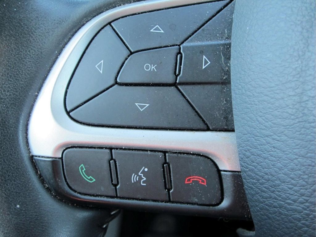 Used 2018 Jeep Compass Latitude w/ Popular Equipment Group FWD image 19