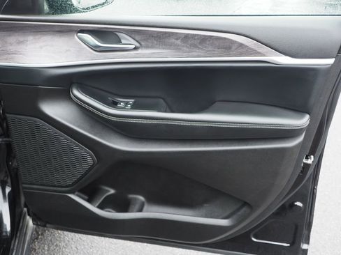 Used 2024 Jeep Grand Cherokee L Limited w/ Luxury Tech Group II image 23